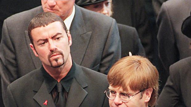 George Michael y Elton John, en el funeral por Diana de Gales en 1997