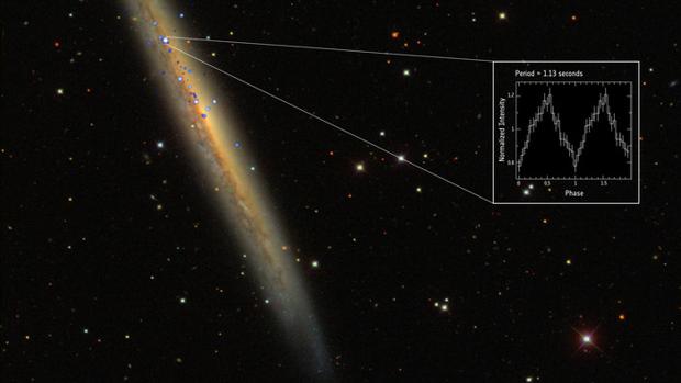 El púlsar NGC590 se encuentra en la galaxia espiral NGC 5907, a 50 millones de años luz de distancia