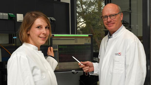 Stefanie Heilmann-Heimbach y Markus Nöthen, investigadores del Instituto de Genética Humana de la Universidad de Bonn