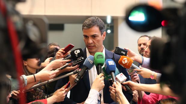 El equipo de Pedro Sánchez baraja no presentar todos los avales que recoja