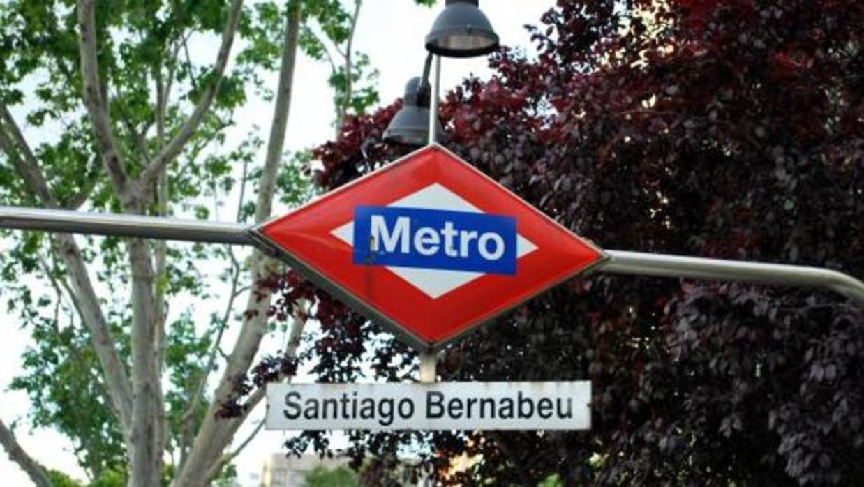 Un trabajador, herido muy grave al caerle encima una máquina de «vending» en las escaleras del Metro