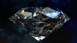 Un diamante es un cristal de átomos de carbono