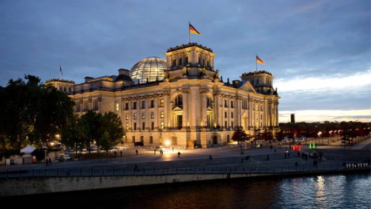 Dos turistas chinos, detenidos en Berlín por hacer el saludo nazi