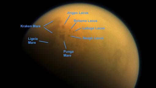 Varios mares y lagos vistos por la Cassini, bajo la densa atmósfera de nitrógeno