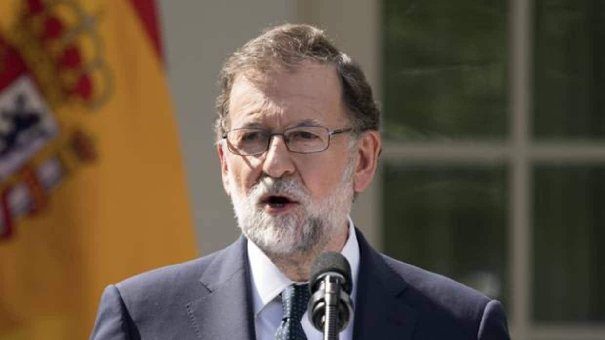 Rajoy seguirá en Moncloa el 1-O en contacto permanente con el Rey, Sánchez y Rivera