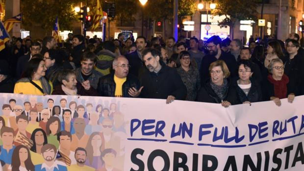 Una manifestación pancatalanista en Mallorca, encabezada por Jordi Cuixart