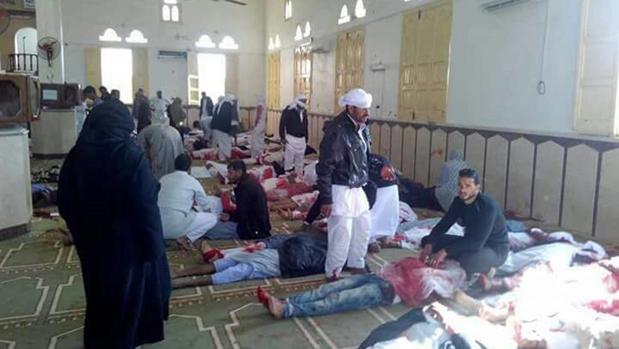 Al menos 305 muertos en un ataque en una mezquita del Sinaí egipcio