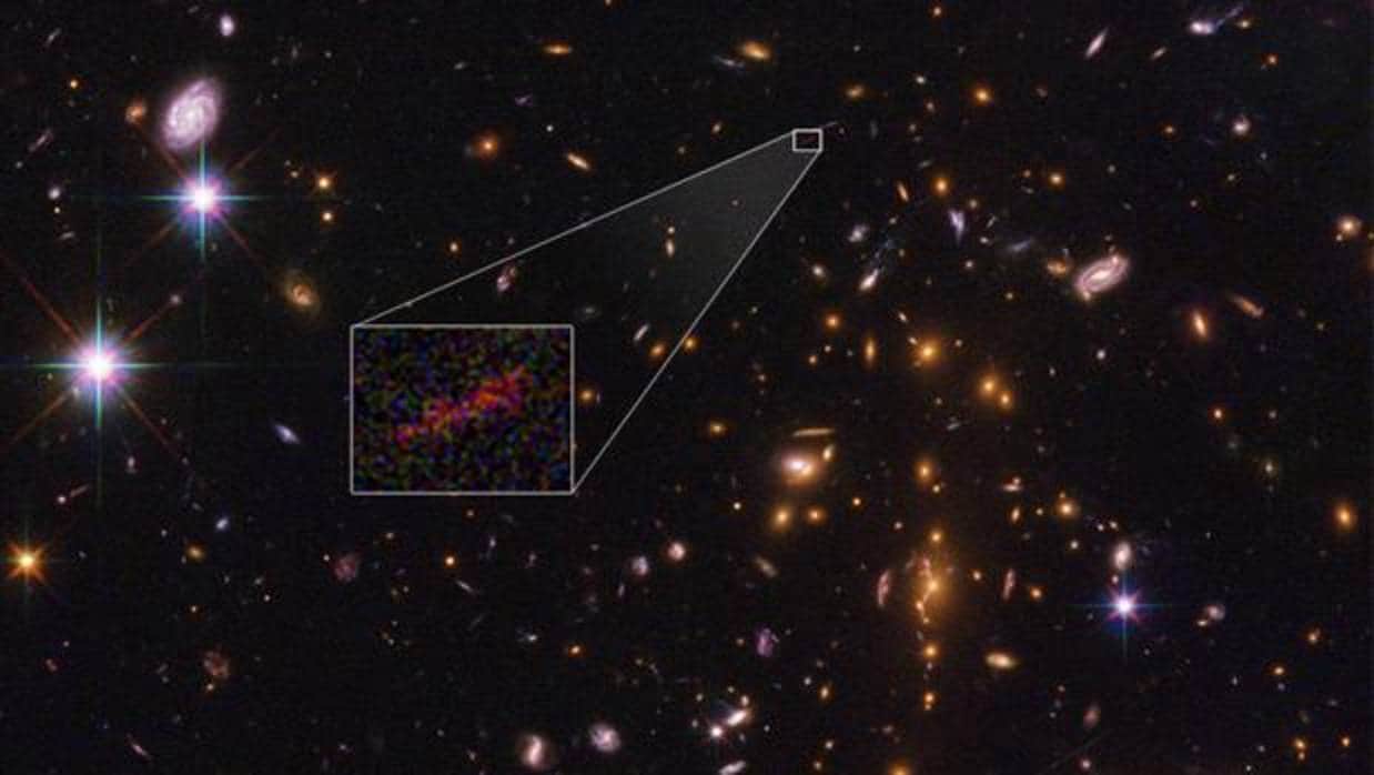 Imagen de SPT0615-JD, una galaxia situada a 13.000 millones de años luz