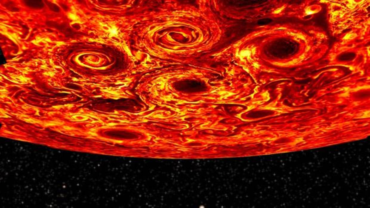 Imágenes obtenidas en el infrarrojo por Juno en el polo sur de Júpiter. Representan la salida de calor: las partes más oscuras se corresponden con nubes más gruesas
