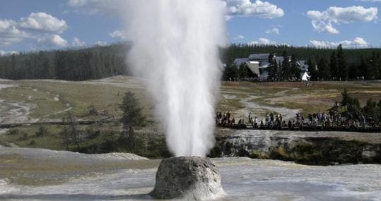 Géiser «Beehive». En Yellowstone hay cerca de 300 géiseres y 10.000 fuentes calientes