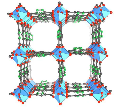 Estructura química del MOF-303. Forma cavidades en las que se introducen las moléculas de agua. Las líneas negras y verdes son cadenas de carbono y las figuras azules las moléculas metálicas de unión