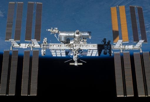 La Estación Espacial Internacional en su máximo esplendor. Mide 73x110 metros y tiene una masa de 420 toneladas