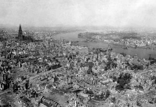 Estado de la ciudad de Colonia tras los bombardeos, el 24 de abril de 1945