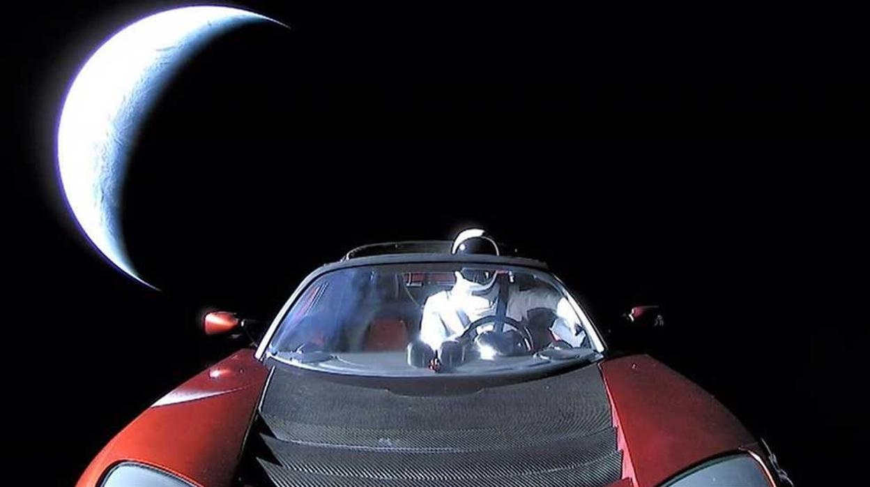 Imagen captada desde el Tesla, pilotado por un maniquí de nombre Starman, en febrero de este año