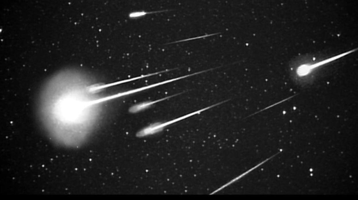 Explosión de meteoros de las Leónidas