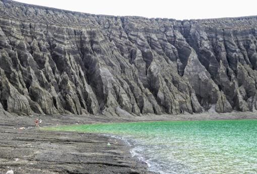 Los acantilados del lago del cráter