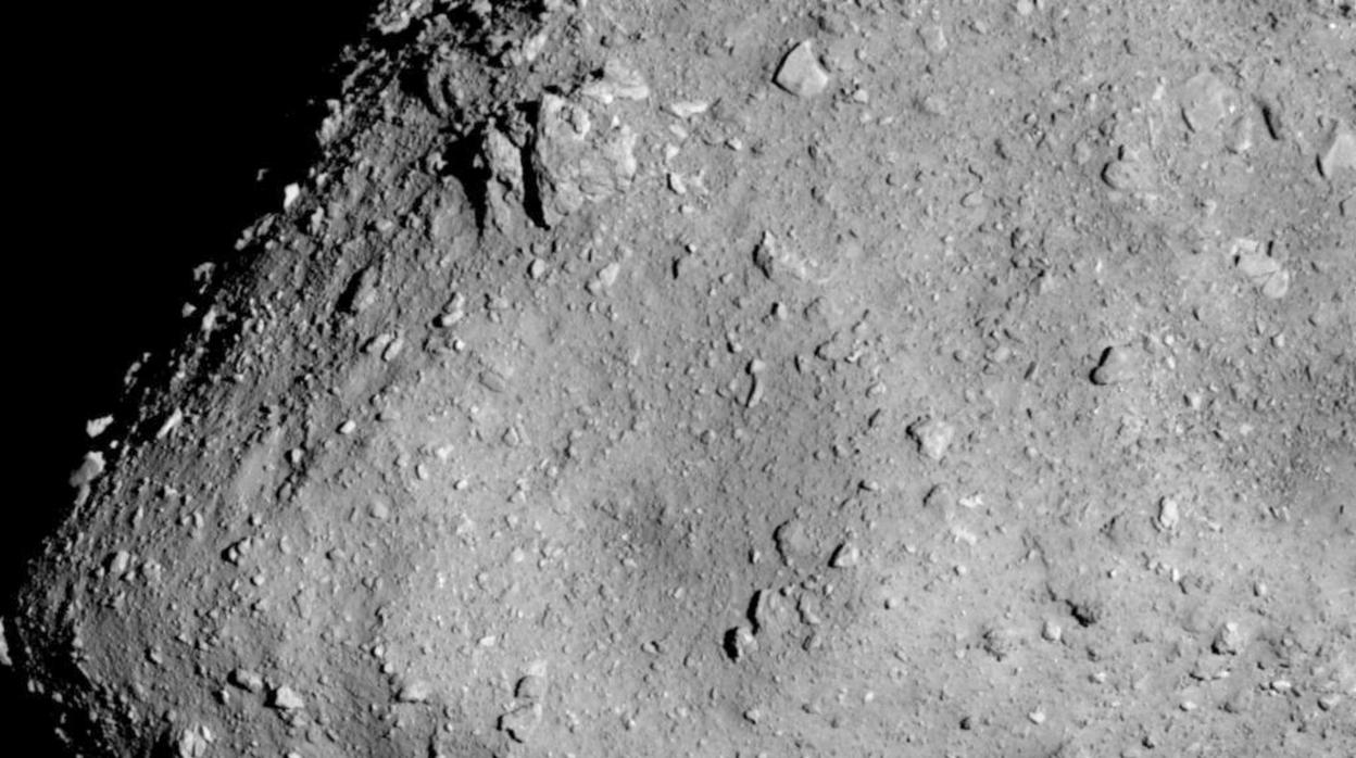 El asteroide Ryugu fotografiado a 6 kilómetros por la Hayabusa 2