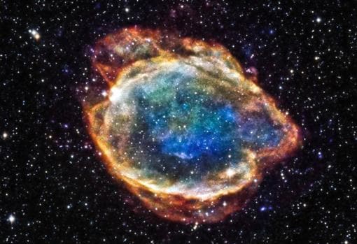 G299, un remanente de una supernova de tipo Ia. El cuerpo de la estrella se desgarra por completo y se extiende por la galaxia
