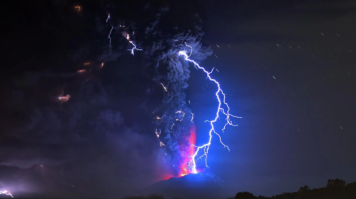 Erupción del volcán Calbuco, en Chile, el 23 de abril de 2015