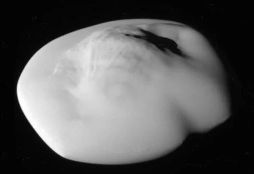 Imagen de Atlas, una pequeña luna con forma de ravioli