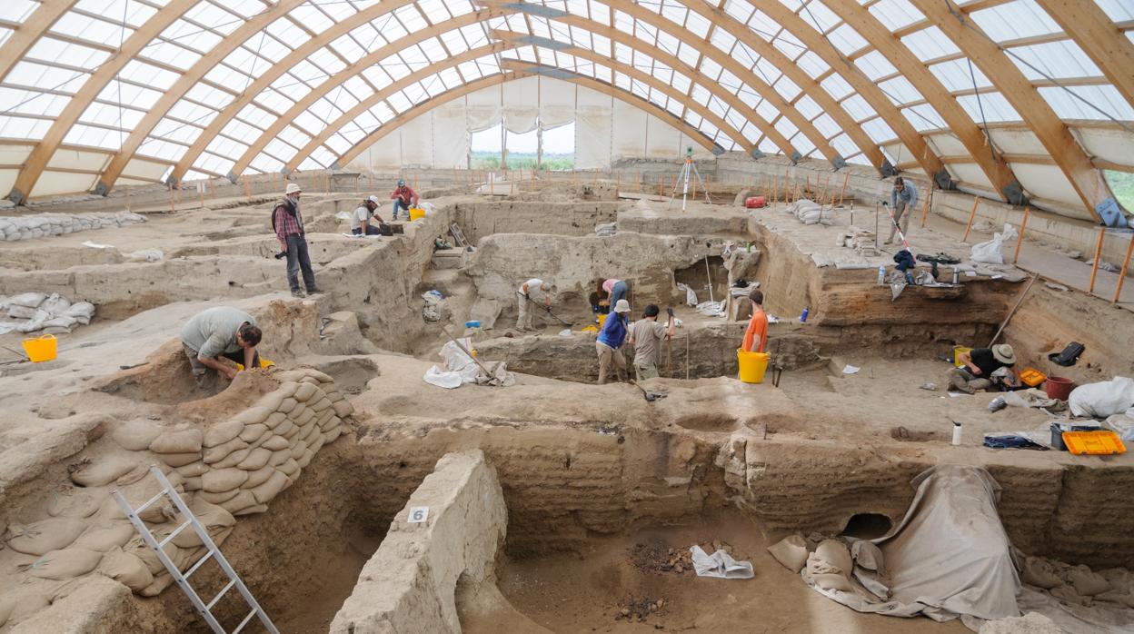 Excavaciones en varios edificios neolíticos en Çatalhöyük