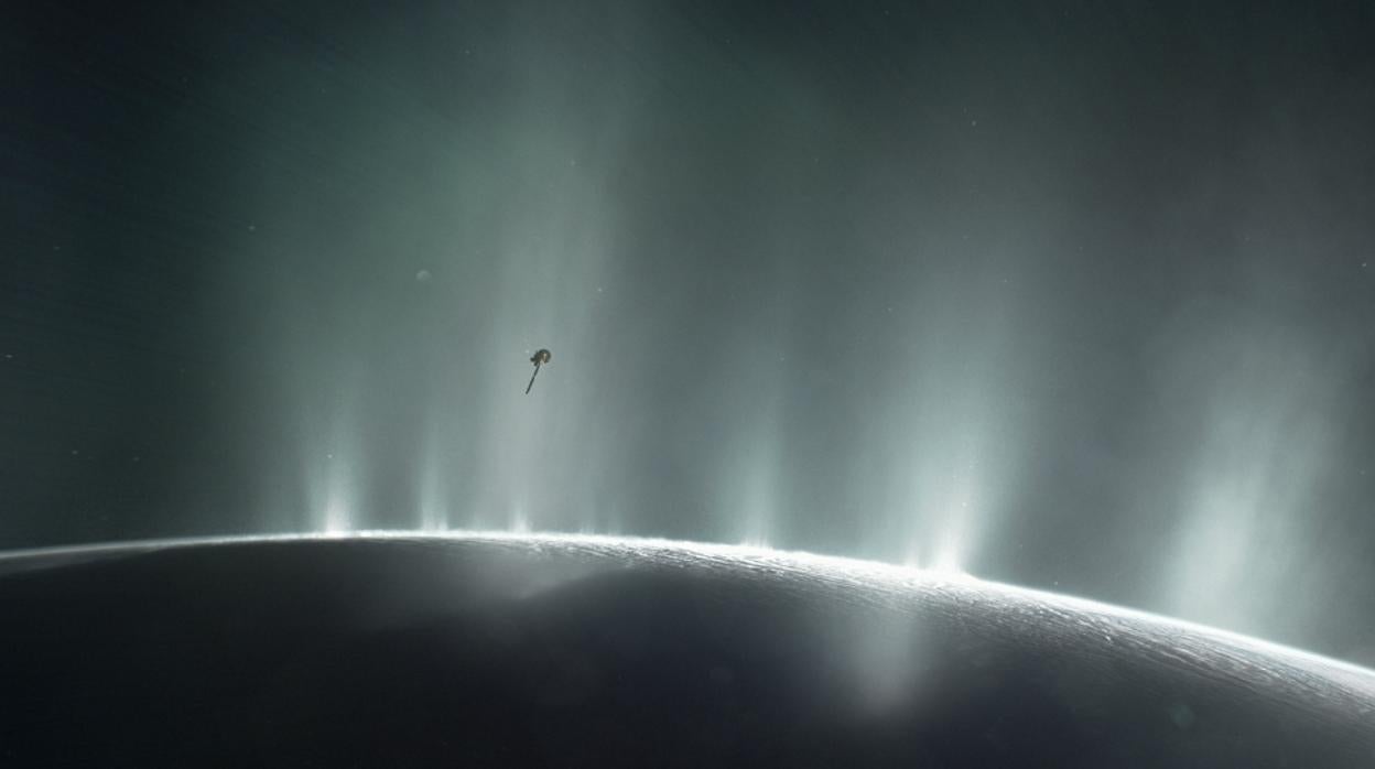 Géiseres en Encélado, luna de Saturno