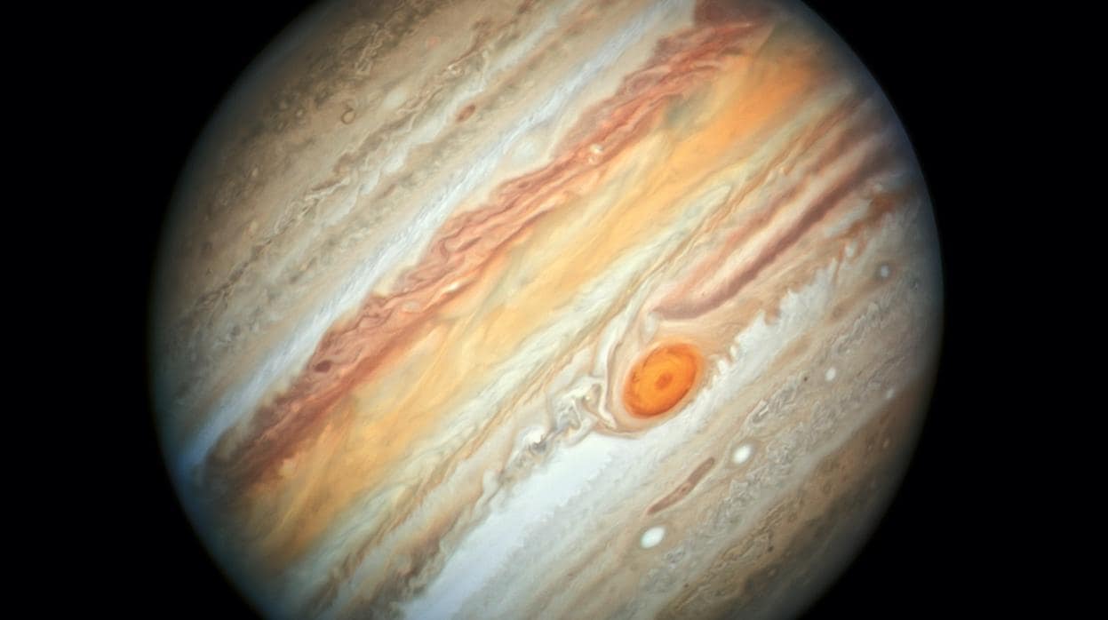 La Gran Mancha Roja, a la derecha, captada el pasado 27 de junio por el Hubble