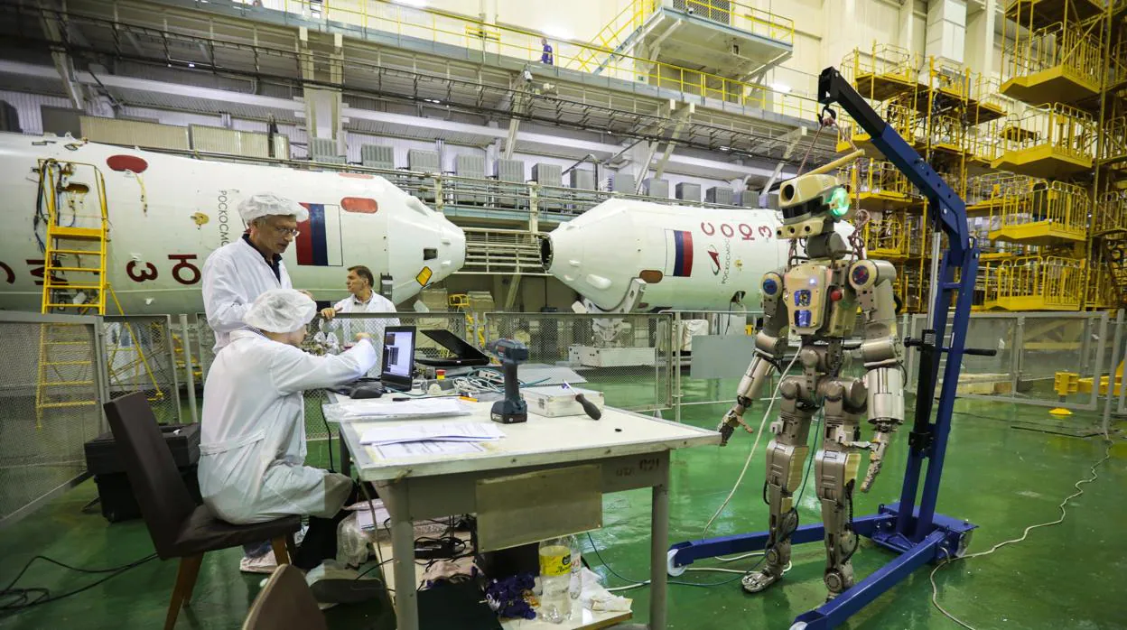 Rusia lanza una nave Soyuz rumbo a la Estación Espacial Internacional con un androide a bordo