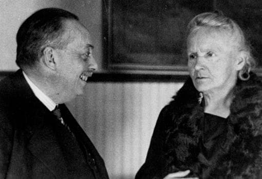 Blas Cabrera con Marie Curie