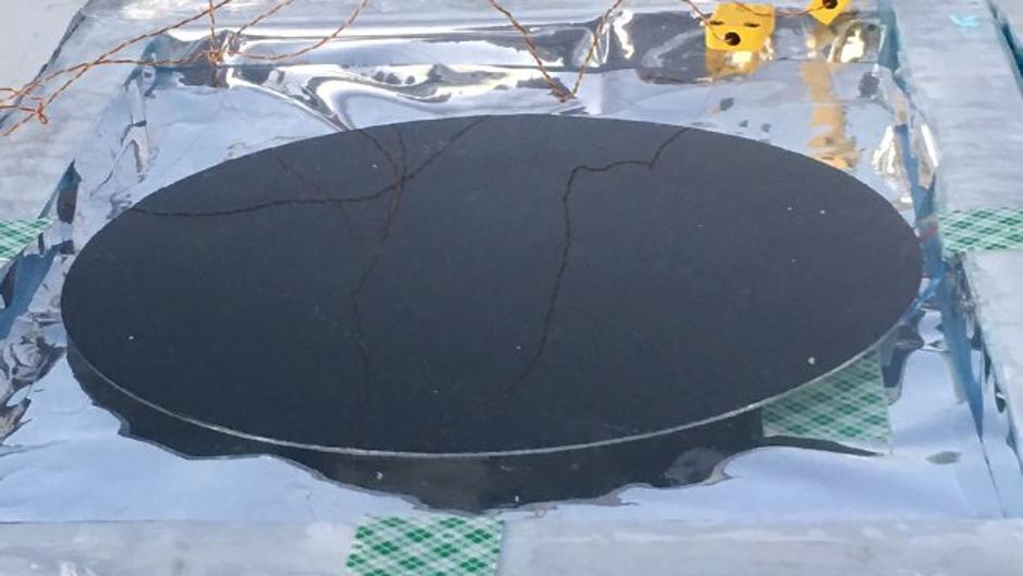 Así funcionan los paneles que pueden generar energía por la noche