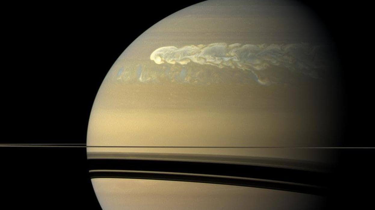 Una de las tormentas gigantes captadas por la sonda Cassini
