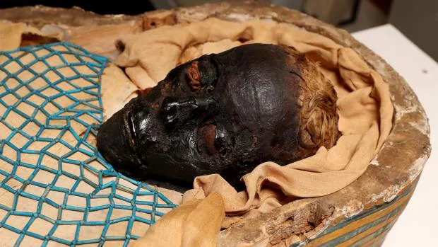 La momia de la joven con un diente extra y el corazón intacto que murió acuchillada