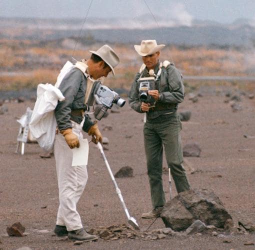 James Lovell (izquierda) y Fred Haise (derecha) entrenan en Hawai, en diciembre de 1969, para un paseo lunar que no llegaron a realizar