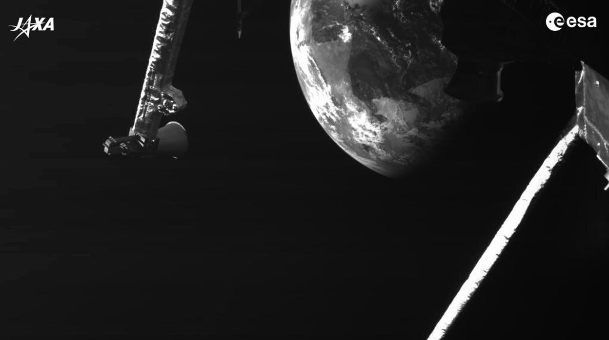 Imagen de la Tierra tomada por la BepiColombo este viernes, desde una distancia de 12.700 kilómetros