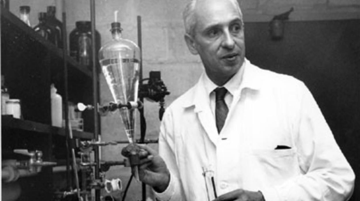 Severo Ochoa, integrante de la Royal Society y la Academia de Ciencias norteamericana, fotografiado en 1959