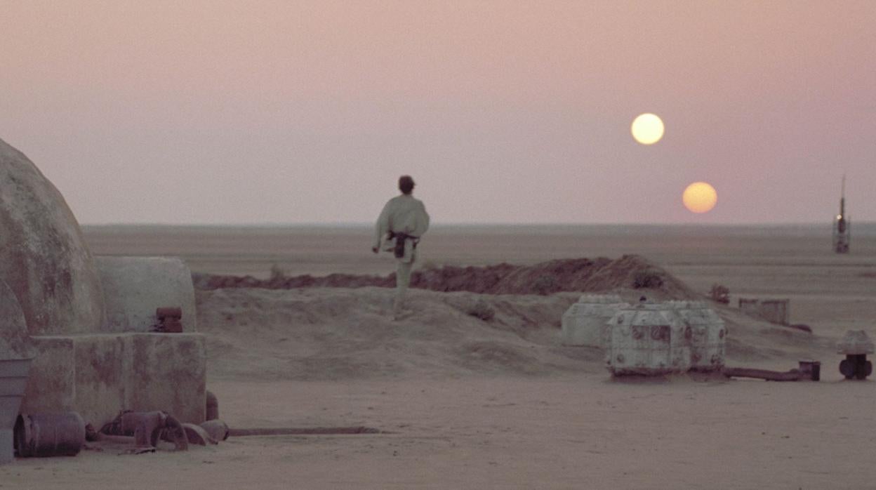 Fotograma de «La guerra de las galaxias» (1977) donde aparece Tatooine, un planeta con dos soles