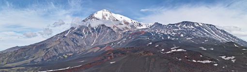 El volcán Tolbachik es un volcán complejo, compuesto por dos volcanes, a izquierda y derecha