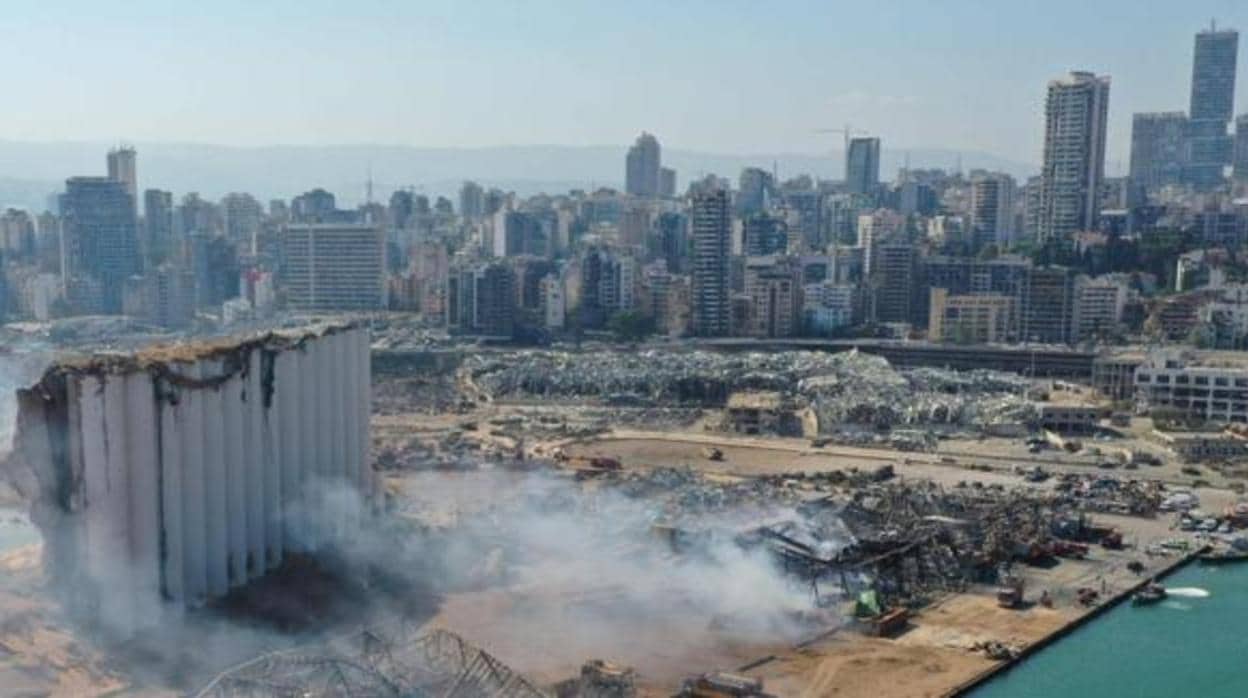 La explosión causó la destrucción en los alrededores del almacén de Beirut