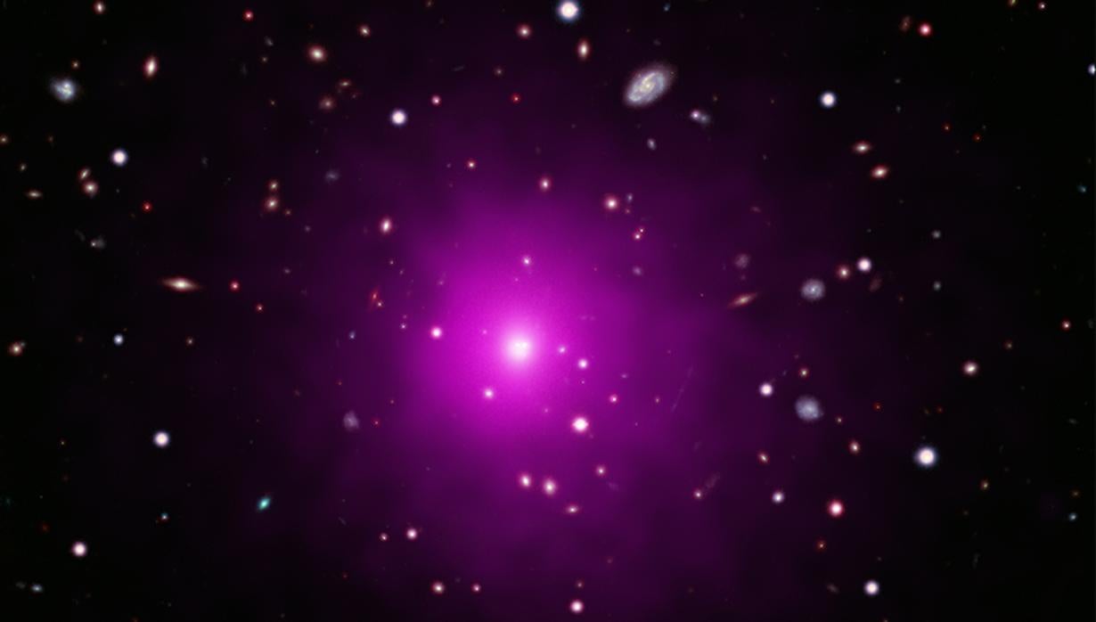 Imagen de Abell 2261 que contiene datos de rayos X de Chandra (rosa) y datos ópticos del Hubble y el Telescopio Subaru