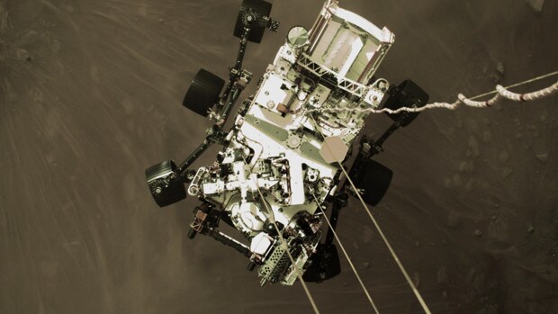 Una foto histórica: el Perseverance a punto de aterrizar en Marte