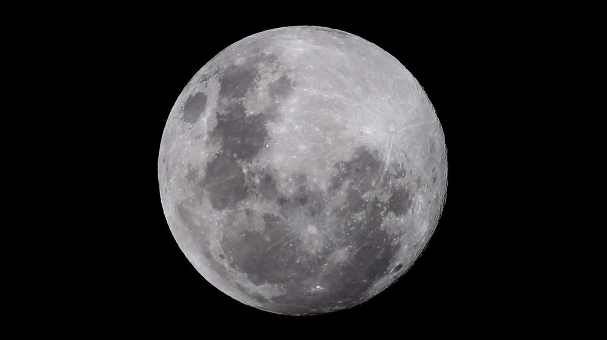 Imagén de una Superluna de flores