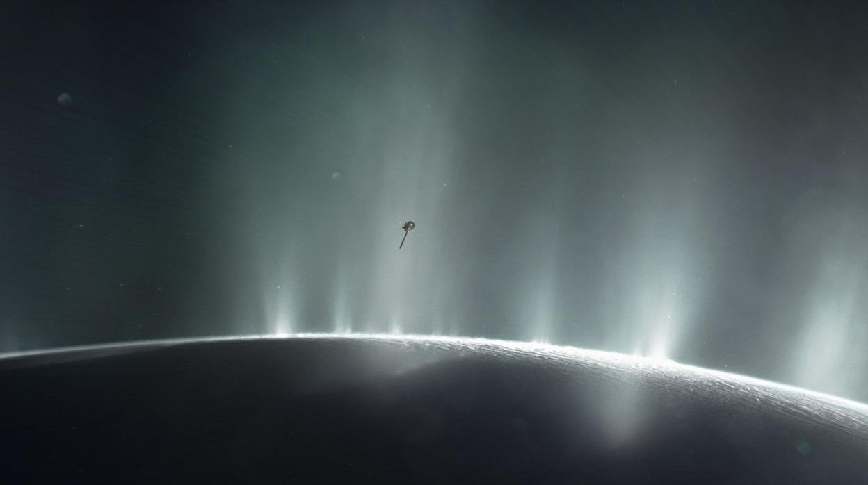 Grandes columnas de vapor de agua surgen del hemisferio sur de Encelado