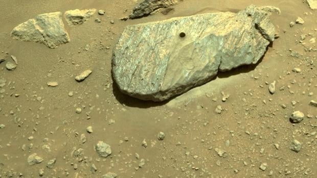 El Perseverance extrae con éxito su primera muestra de roca marciana