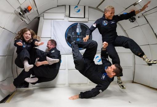Hayley Arceneaux, Christopher Sembroski, Jared Isaacman y Sian Proctor, durante un entrenamiento en el Centro Espacial Kennedy