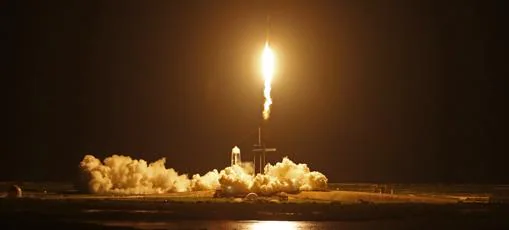 SpaceX lanza con éxito al espacio el primer viaje comercial sin astronautas