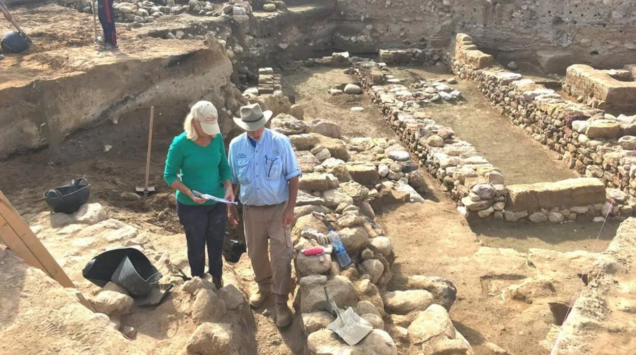 Investigadores estudian los restos de la antigua ciudad de Tal el-Hammam