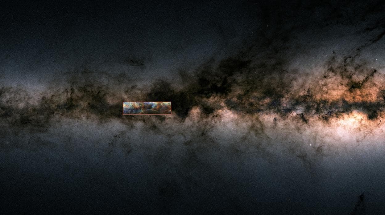 En la imagen, una vista lateral de la Vía Láctea, obtenida por el satélite Gaia, de la ESA. El recuadro muestra la ubicación de Maggie