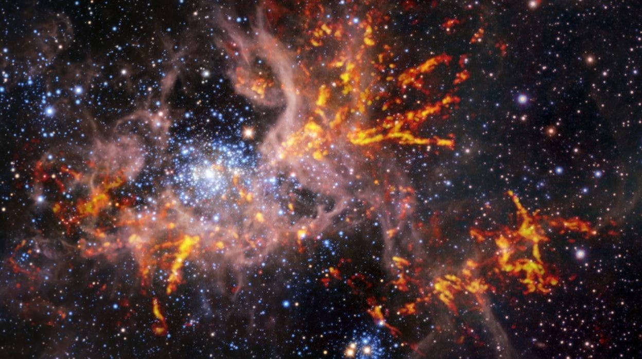 Imagen compuesta visible/infrarrojo que muestra la región de formación de estrellas 30 Doradus, en el centro de la Nebulosa de la Tarántula En la Gran nube de Magallanes