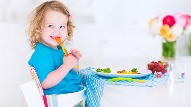 Qué hacer para enseñar a los niños a comer de todo