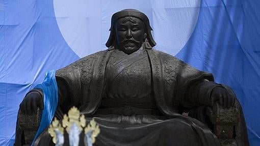 Estatua de Genghis Khan en Ulan Bator